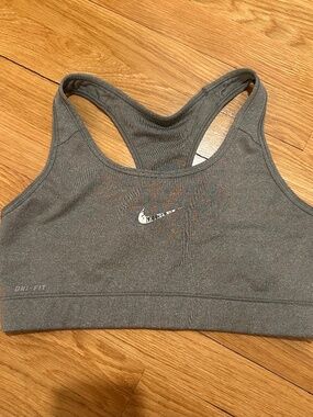 Nike women’s gray sports bra